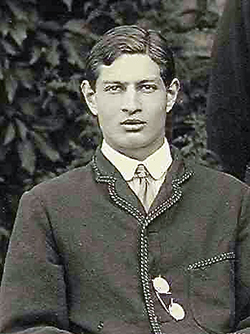 Aubrey Noel CAREW HUNT (1911), from a group photograph of the St Edward’s School 1911 Elite Rowing IV - Photo: courtesy St Edward’s School, Oxford