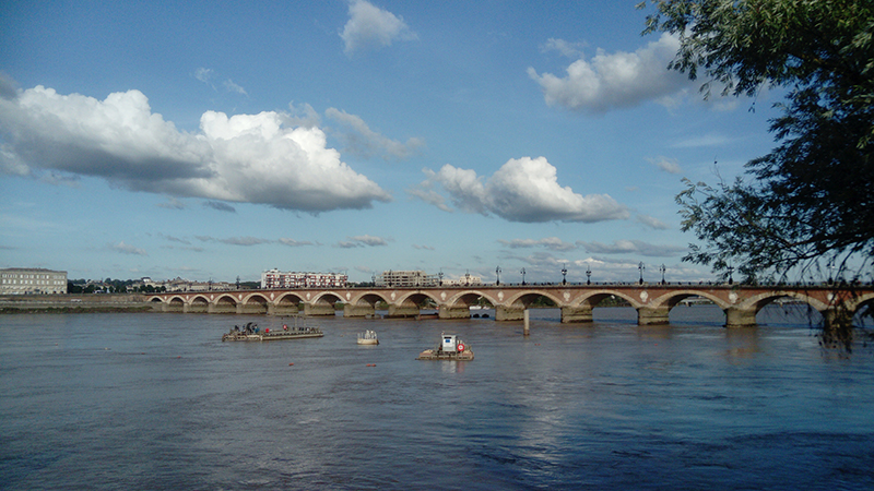 A bridge across the Garonne - Photo: © Jessica Searle