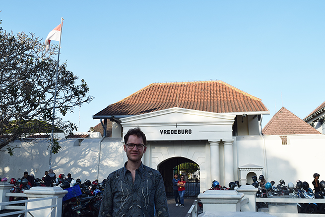 Yuri in front of the Dutch fortress in Yogyakarta - Photo: © Yuri van Nieuwkerk