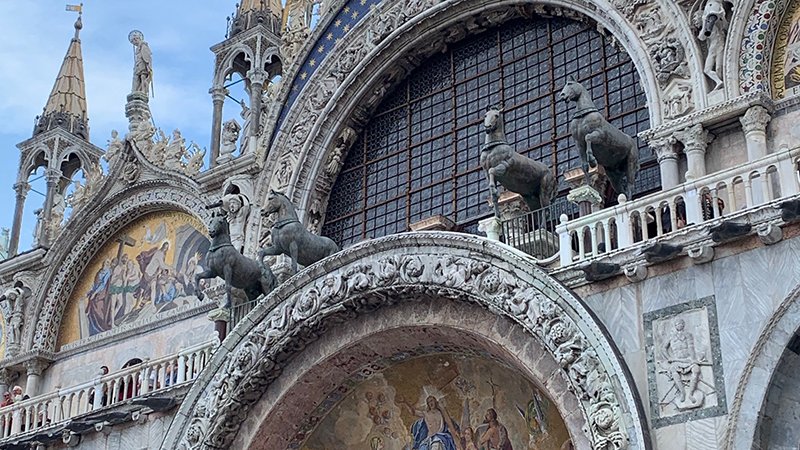 Horses atop the west front of St Mark’s Basilica, Venice - Photo: © Rob Lentz