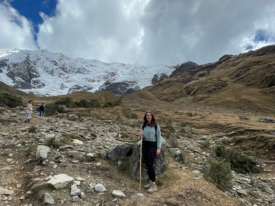 Mariana Gee Olmedilla hiking