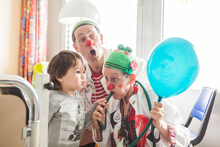 Susanna Curtis as a hospital clown with KlinikClowns Bavaria - photo: © Ludwig Olah