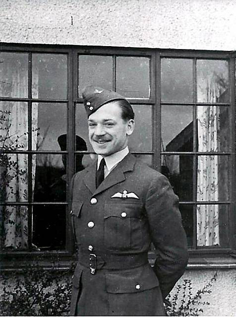 Flying Officer Thomas Peter Kingsland HIGGS (1935) - Photo: from an article in the Oldham Evening Chronicle