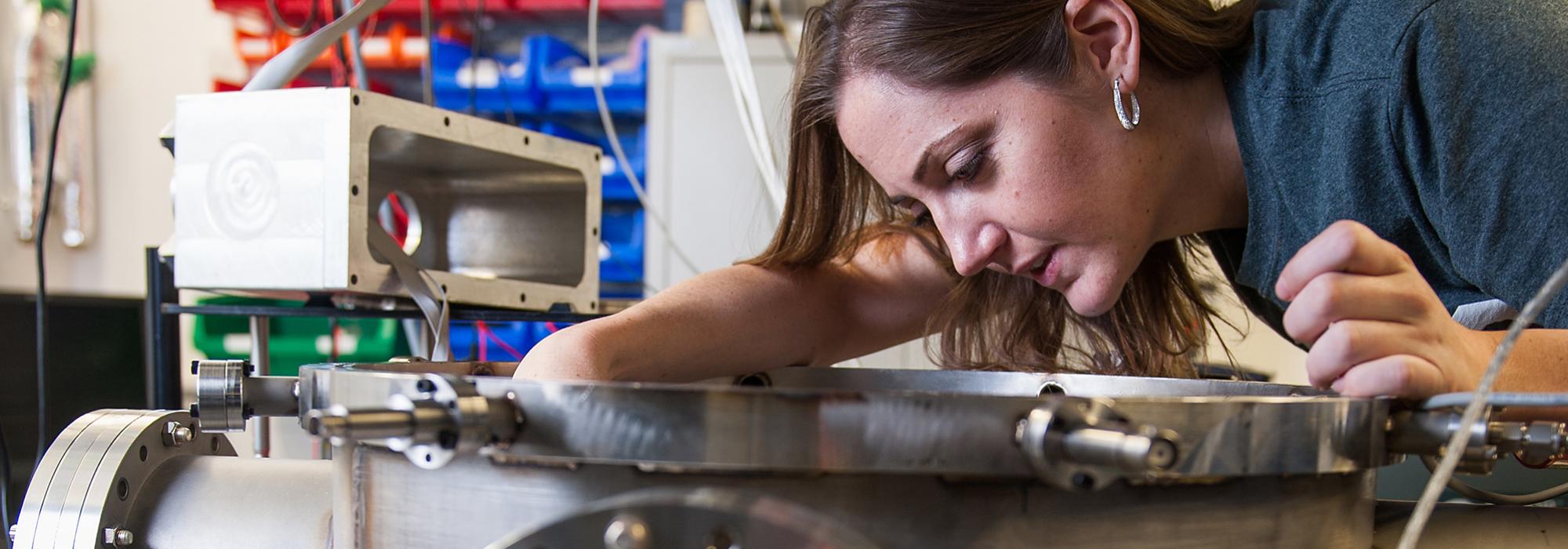 Plasma Physicist Jena Meinecke (2011) in her laboratory - Photo: © John Cairns - www.johncairns.co.uk