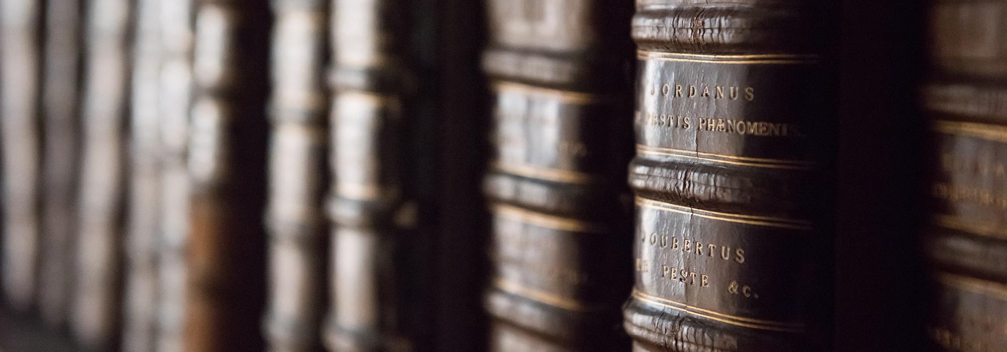 Books in the Upper Library - Photo: © John Cairns - www.johncairns.co.uk