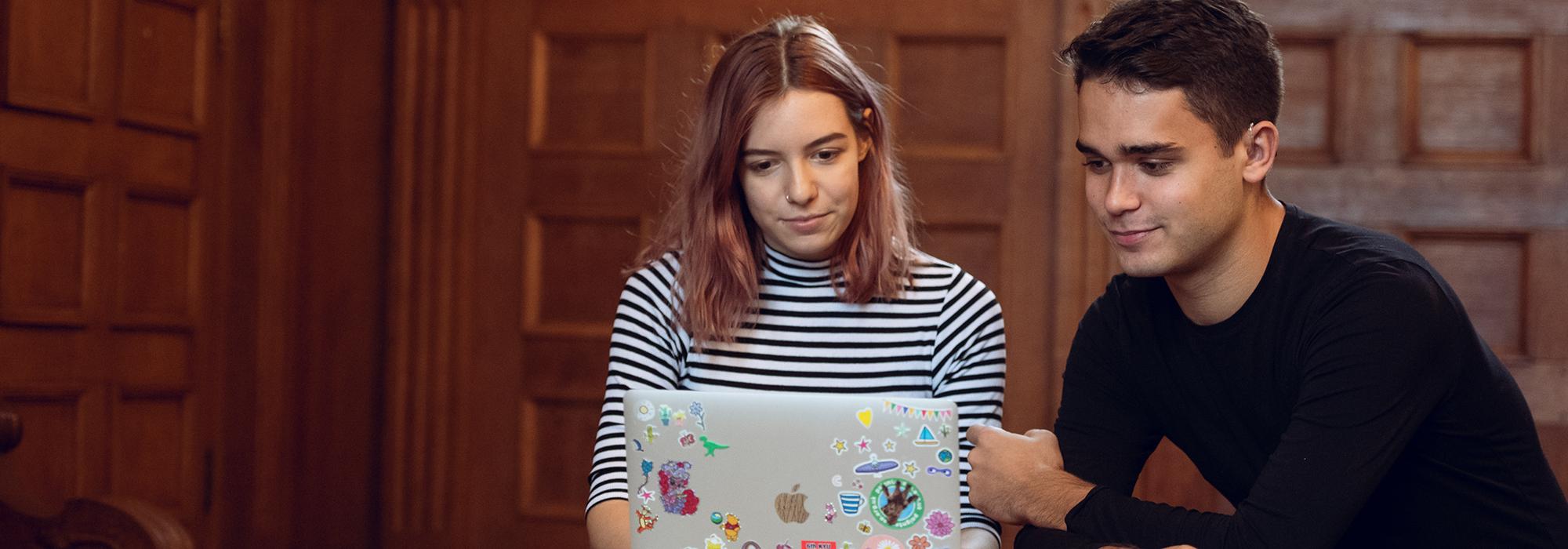 Students in the JCR, 2019 - Photo: © John Cairns - www.johncairns.co.uk