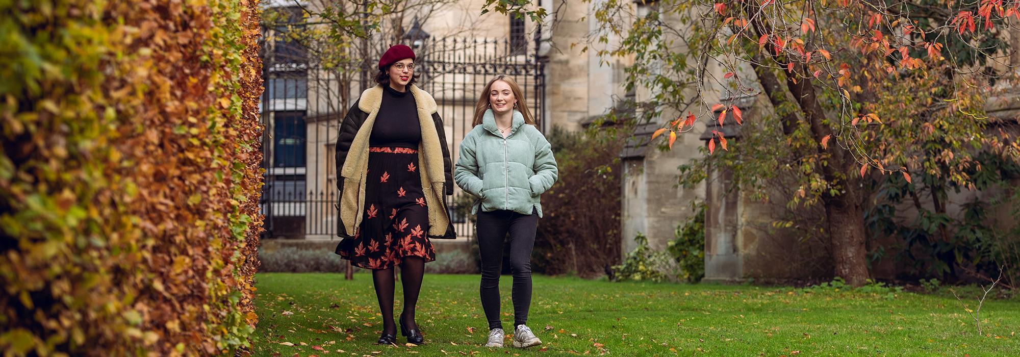 Students in the Chapel garden, 2019 - Photo: © John Cairns - www.johncairns.co.uk