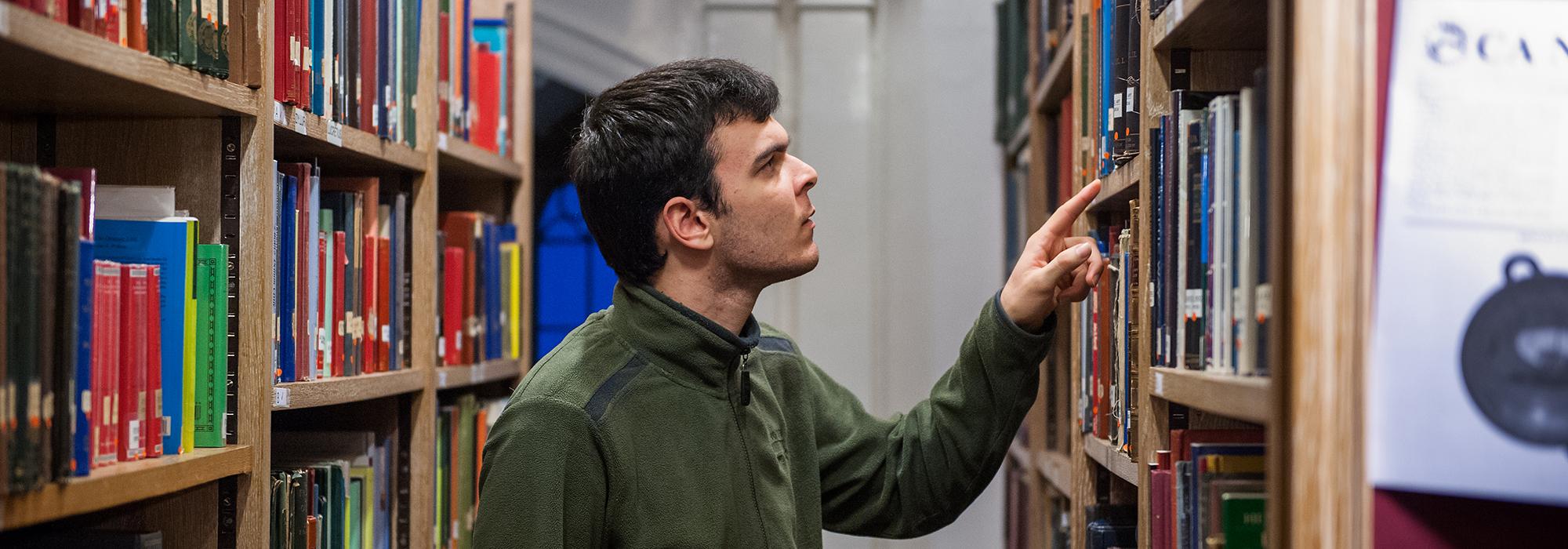 A graduate student in OWL library - Photo: © John Cairns - www.johncairns.co.uk