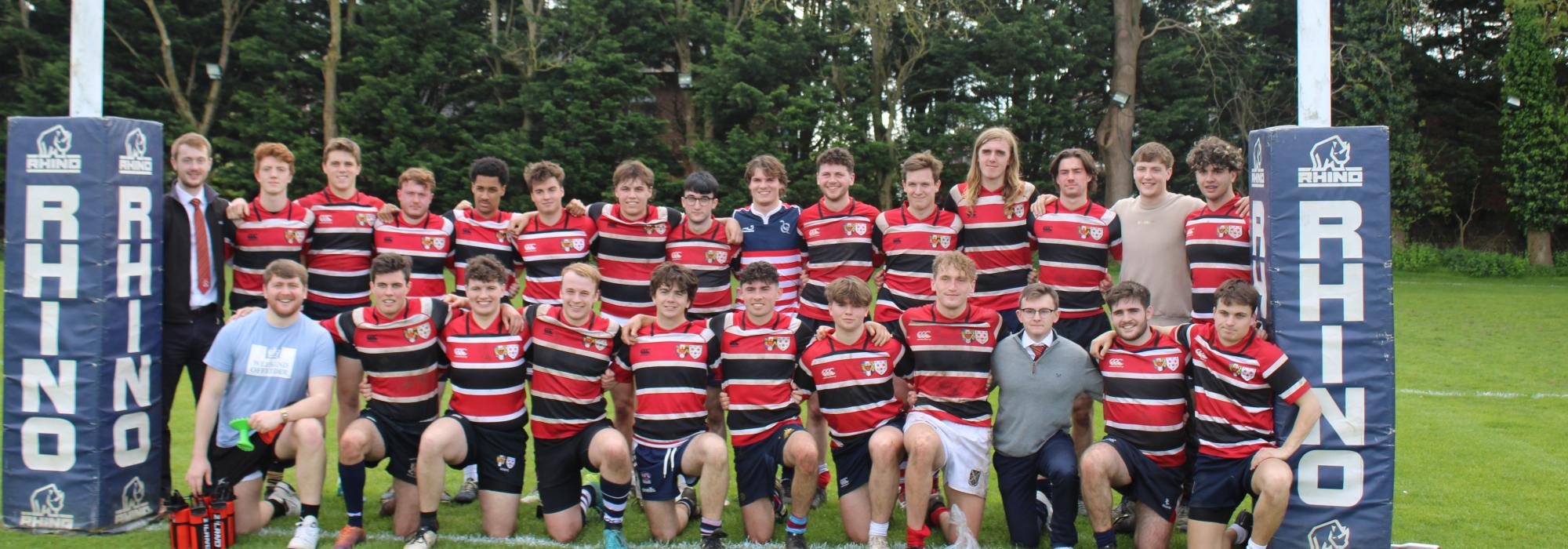 Rugby team grouped together on the pitch for a photo