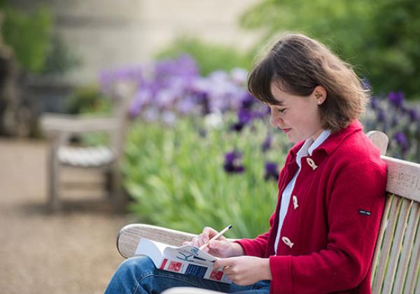 A student reading in Fellows' Garden - Photo: © John Cairns - www.johncairns.co.uk