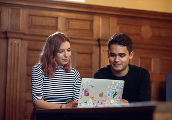 Students in the JCR, 2019 - Photo: © John Cairns - www.johncairns.co.uk