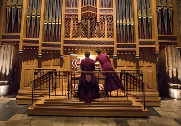 The organist at the 2018 Advent Carol Service - Photo: © John Cairns - www.johncairns.co.uk