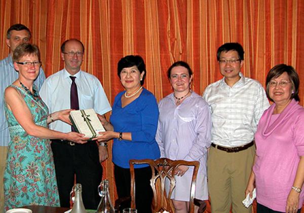 The Senior Tutor, Dr Catherine Paxton, with representatives from Mahidol Wittayanusorn School