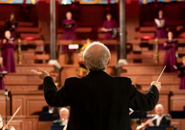 John Rutter conducting the Oxford Philharmonic Orchestra and the Choir of Merton College, Oxford - Photo: © Nick Rutter/Apple & Biscuit Recordings