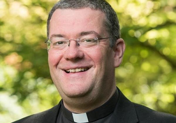 Headshot of Revd Canon Dr Simon Jones