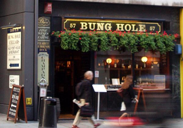 The Bung Hole - Photo: © Ewan Munro [CC BY-SA 2.0]