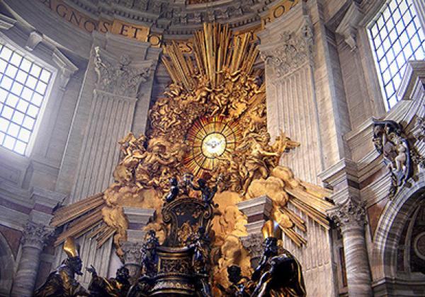 Bernini's 'Gloria' surmounting the Chair of St Peter, in St Peter's Basilica, Vatican City. Photo: © Ricardo André Frantz [CC BY-SA 3.0]