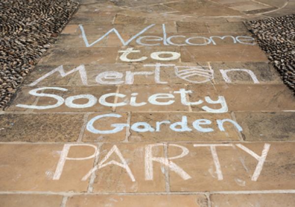 Chalked quad welcome to the 2018 Merton Society Garden Party - © Bertie Beor-Roberts - www.bertiebr.com