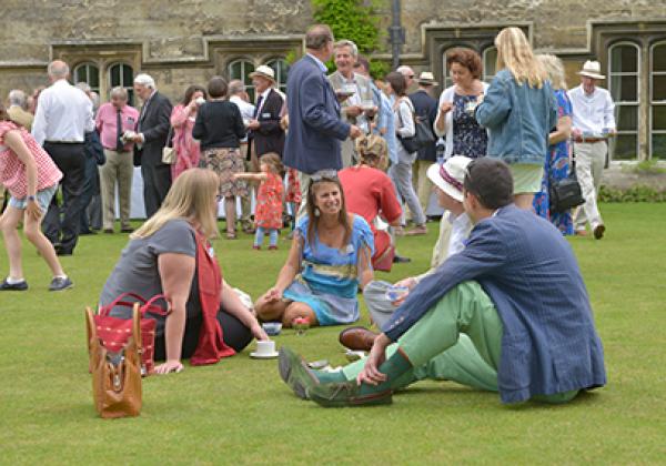 Mertonians at The Warden's Tea and Strawberries, part of the 2015 Merton@Home weekend - Photo: © Greg Smolonski - https://photovibe.net