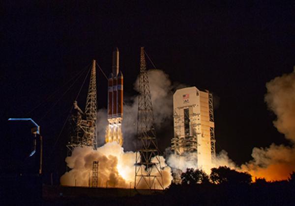 A United Launch Alliance Delta IV Heavy rocket launches NASA's Parker Solar Probe on a mission to touch the Sun, on Sunday, Aug. 12, 2018 from Launch Complex 37 at Cape Canaveral Air Force Station, Florida - Photo: © NASA/Bill Ingalls