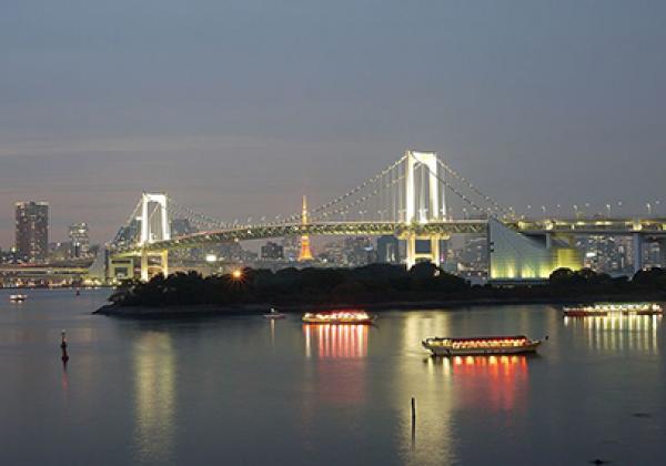 Rainbow Bridge from Odaiba, Tokyo - photo: Jack Soma [CC-BY 3.0] via Wikimedia Commons