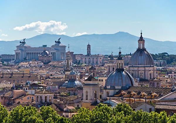 Rome skyline - Photo: © Bert Kaufmann [CC BY-SA 2.0] via Wikimedia Commons