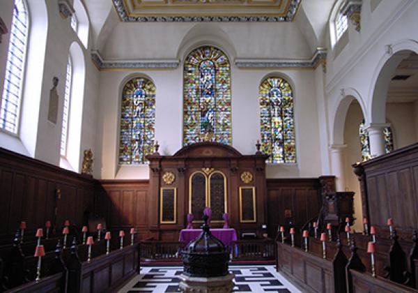 The interior of St Vedast-alias-Foster -  Photo: © Steve Cadman [CC BY-SA 2.0]