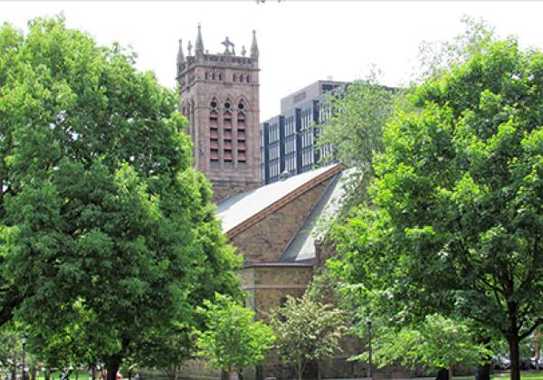 Trinity Church on the Green in New Haven, Connecticut - Photo by Farragutful, from Wikimedia Commons, CC-BY-SA 4.0