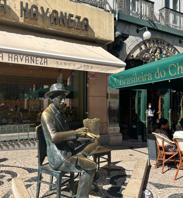 Statue of Fernando Pessoa