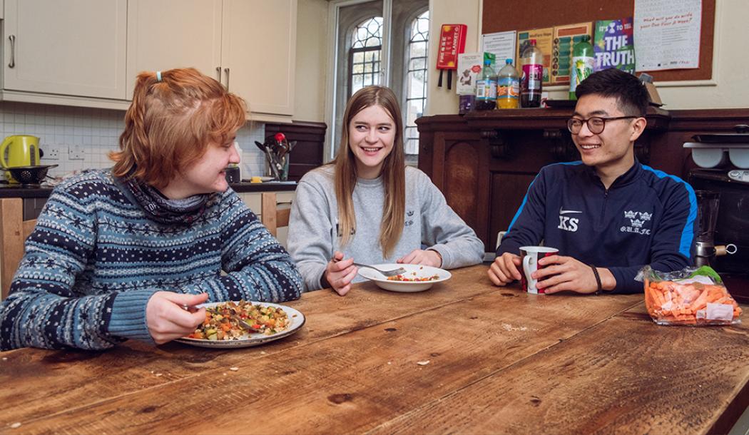 Students in the JCR Kitchen, 2019 - Photo: © John Cairns - www.johncairns.co.uk