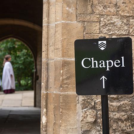 Signpost to Chapel - Photo: © John Cairns - www.johncairns.co.uk