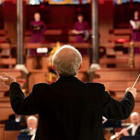 John Rutter conducting the Oxford Philharmonic Orchestra and the Choir of Merton College, Oxford - Photo: © Nick Rutter/Apple & Biscuit Recordings