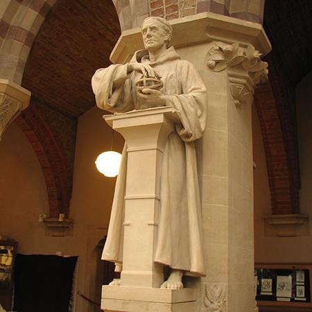 Statue of Roger Bacon in the Oxford University Museum of Natural History - photo: © paullew on Flickr