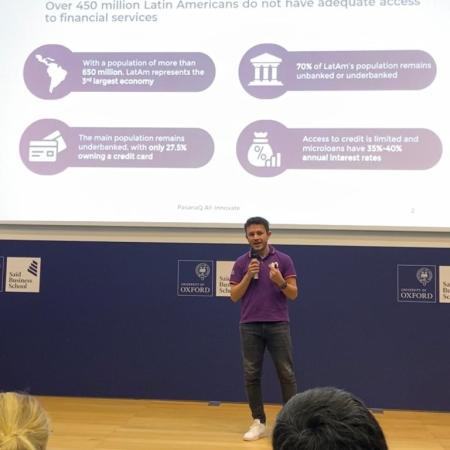 Diego Rojas Arancibia, SBS/Merton MBA student, presents PasanaQ at the finals of All-Innovate ideas competition Diego Rojas Arancibia presenting his fintech PasanaQ