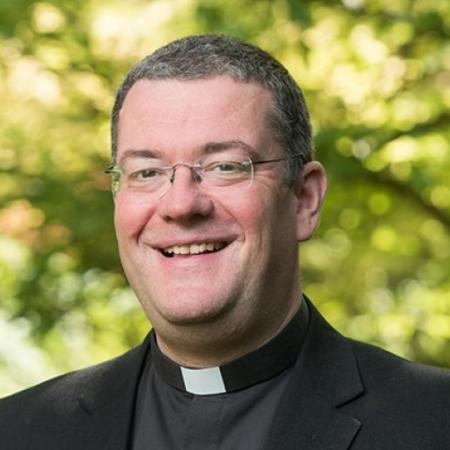 Headshot of Revd Canon Dr Simon Jones