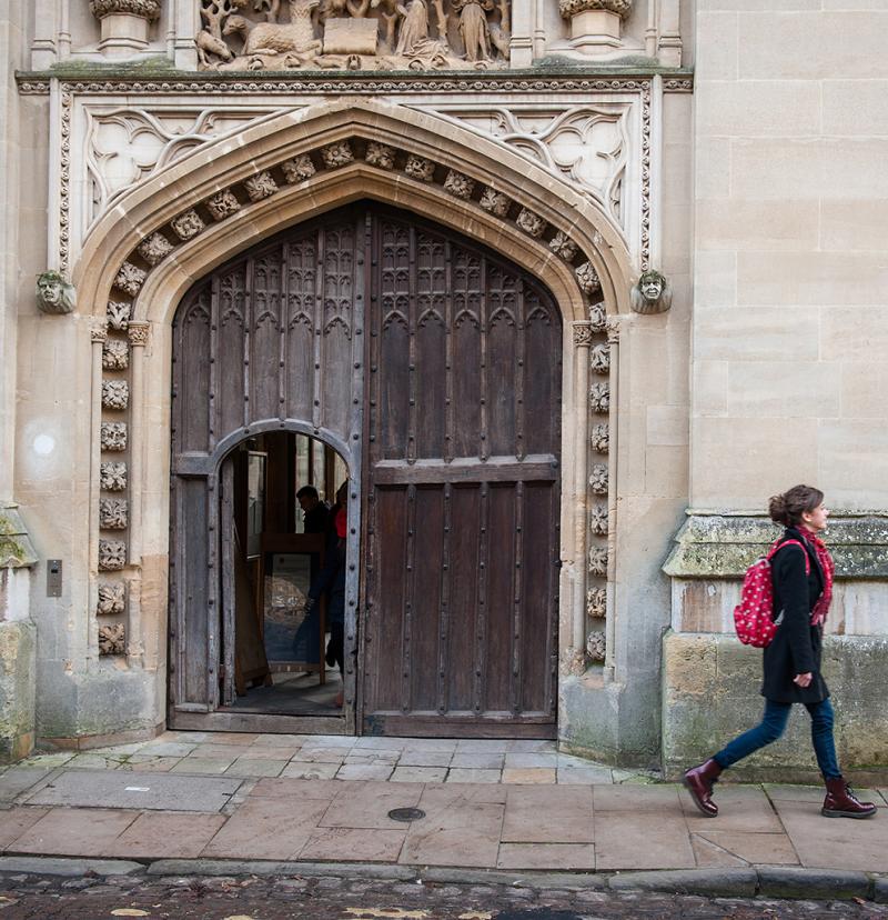 The Lodge main gate on Merton Street - Photo: © John Cairns - www.johncairns.co.uk